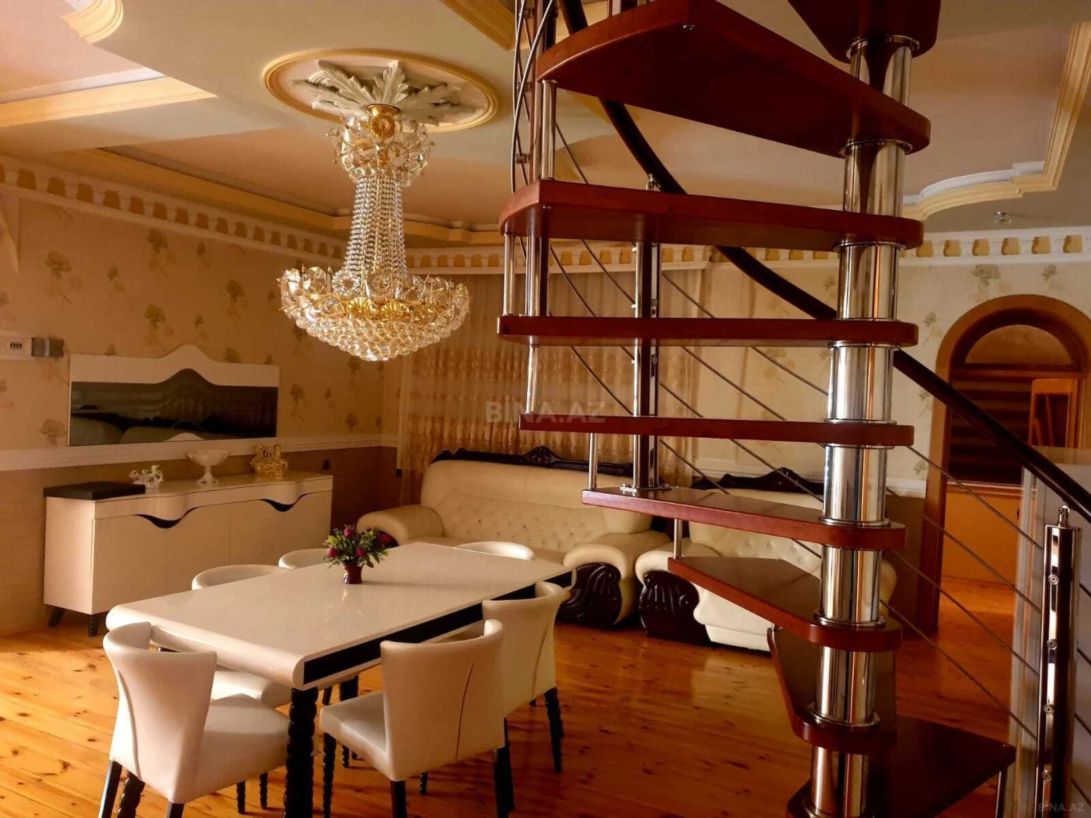 Satılır 6 otaqlı həyət evi 450 m²