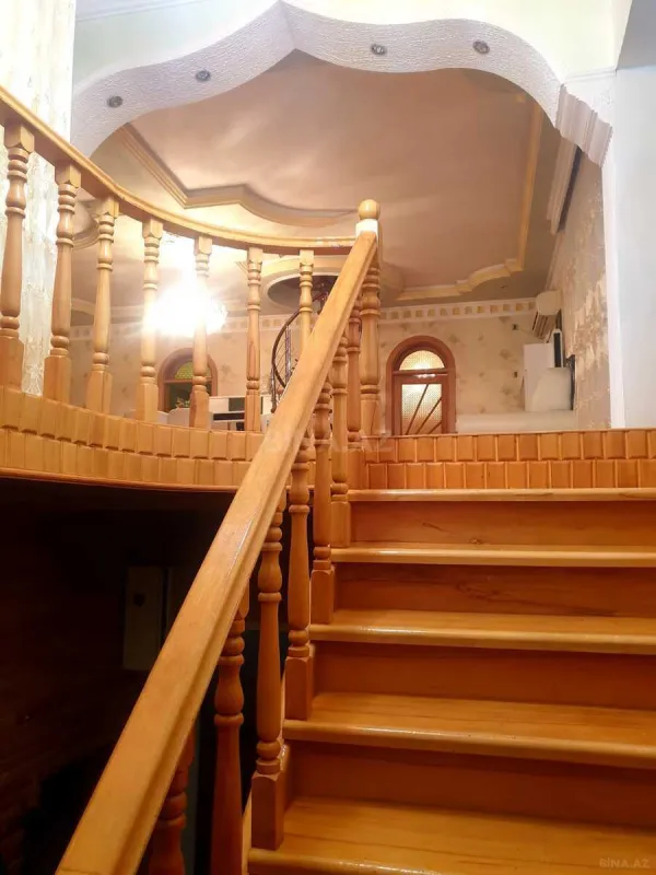 Satılır 6 otaqlı həyət evi 450 m²