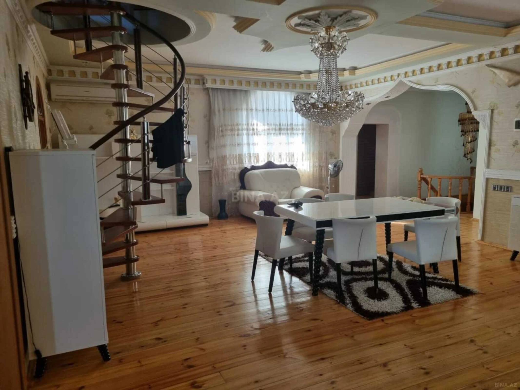 Satılır 6 otaqlı həyət evi 450 m²