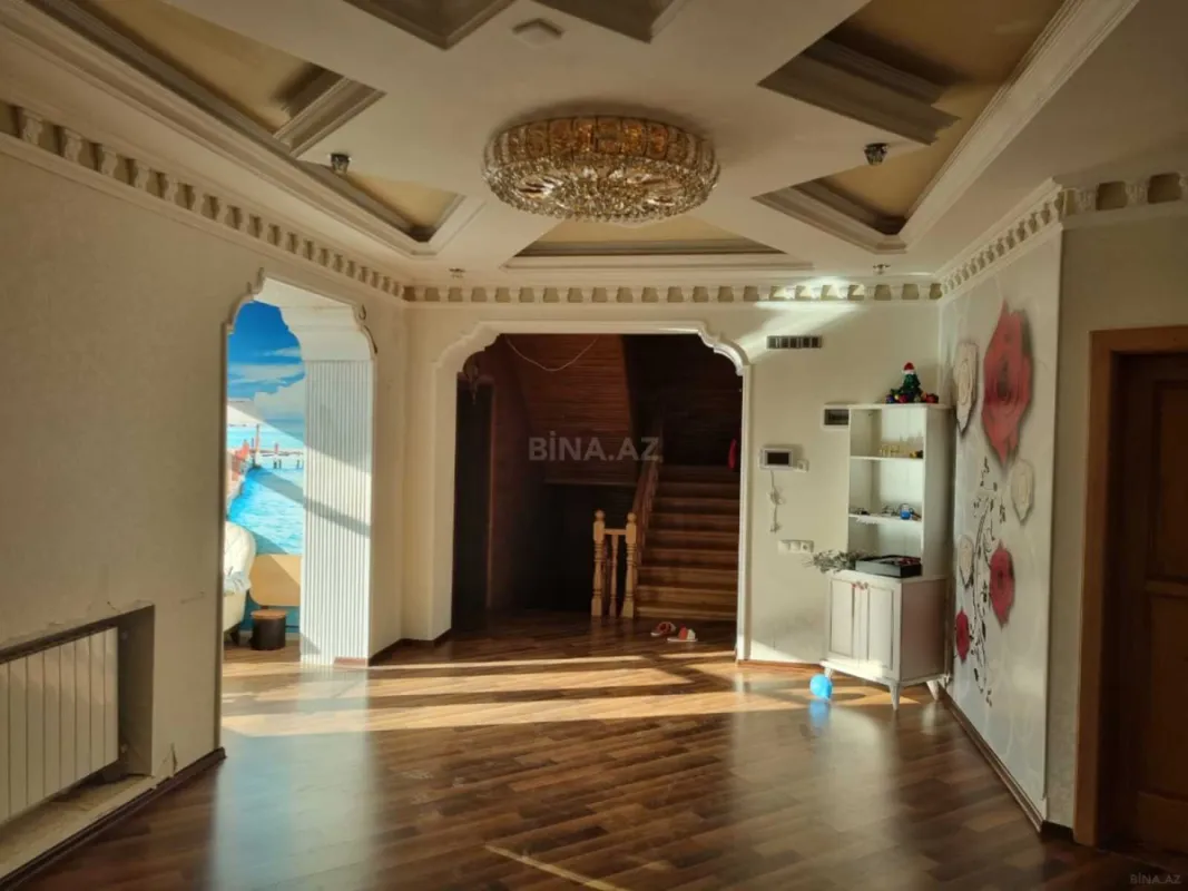 Satılır 6 otaqlı həyət evi 450 m²