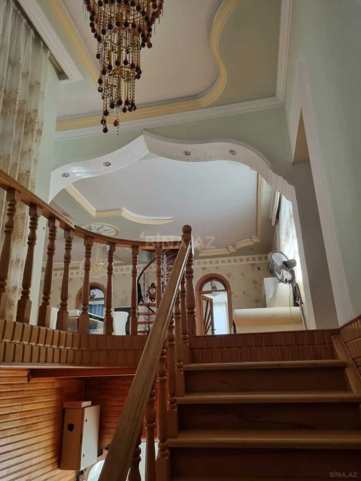 Satılır 6 otaqlı həyət evi 450 m²