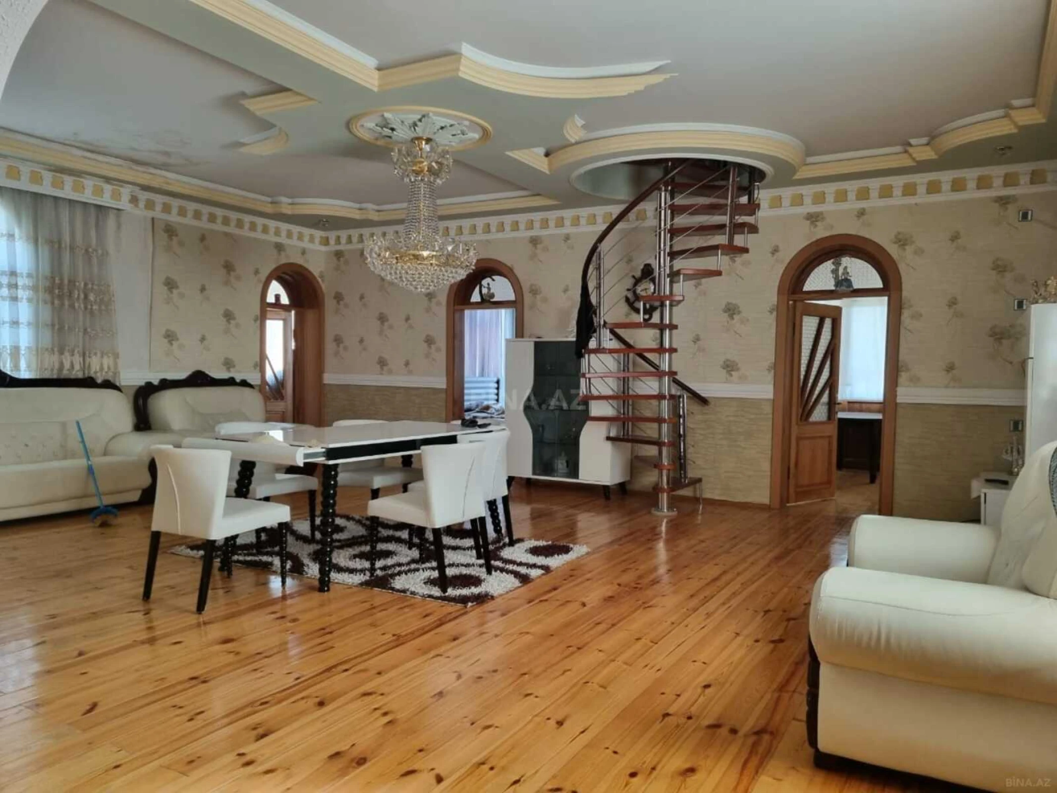 Satılır 6 otaqlı həyət evi 450 m²