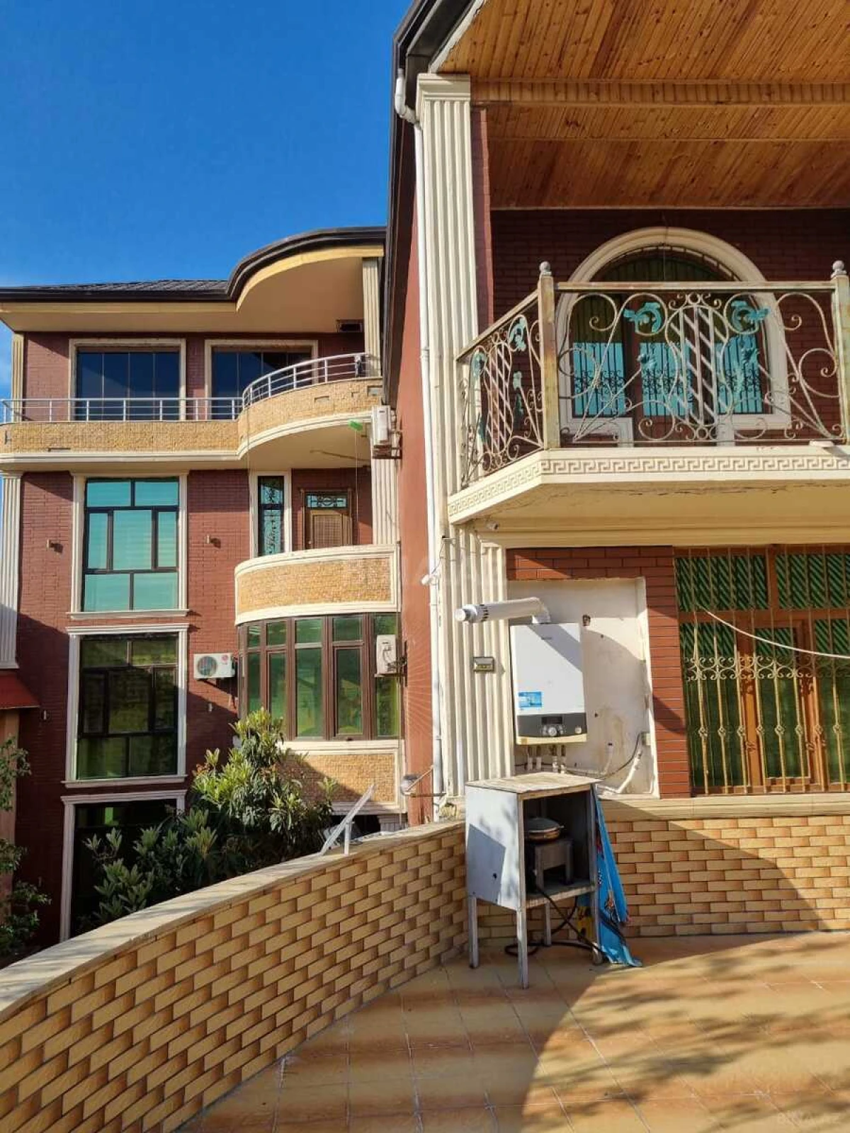 Satılır 6 otaqlı həyət evi 450 m²