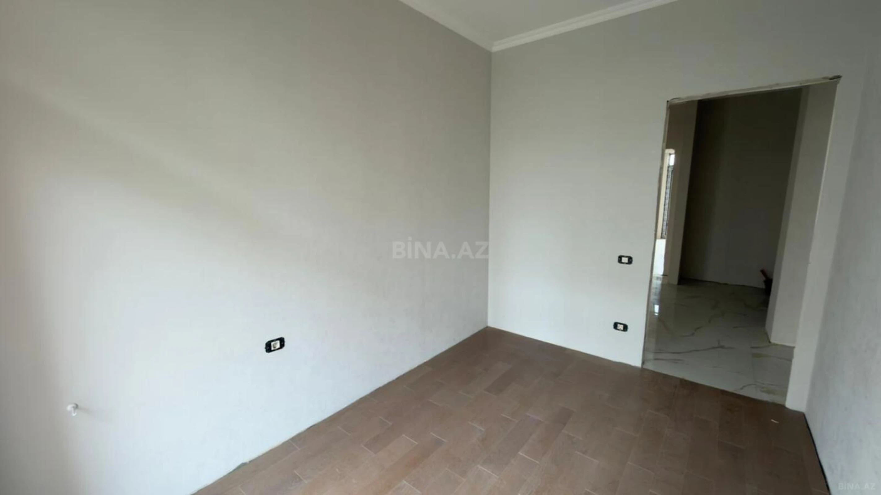 Satılır 4 otaqlı mənzil 121 m²