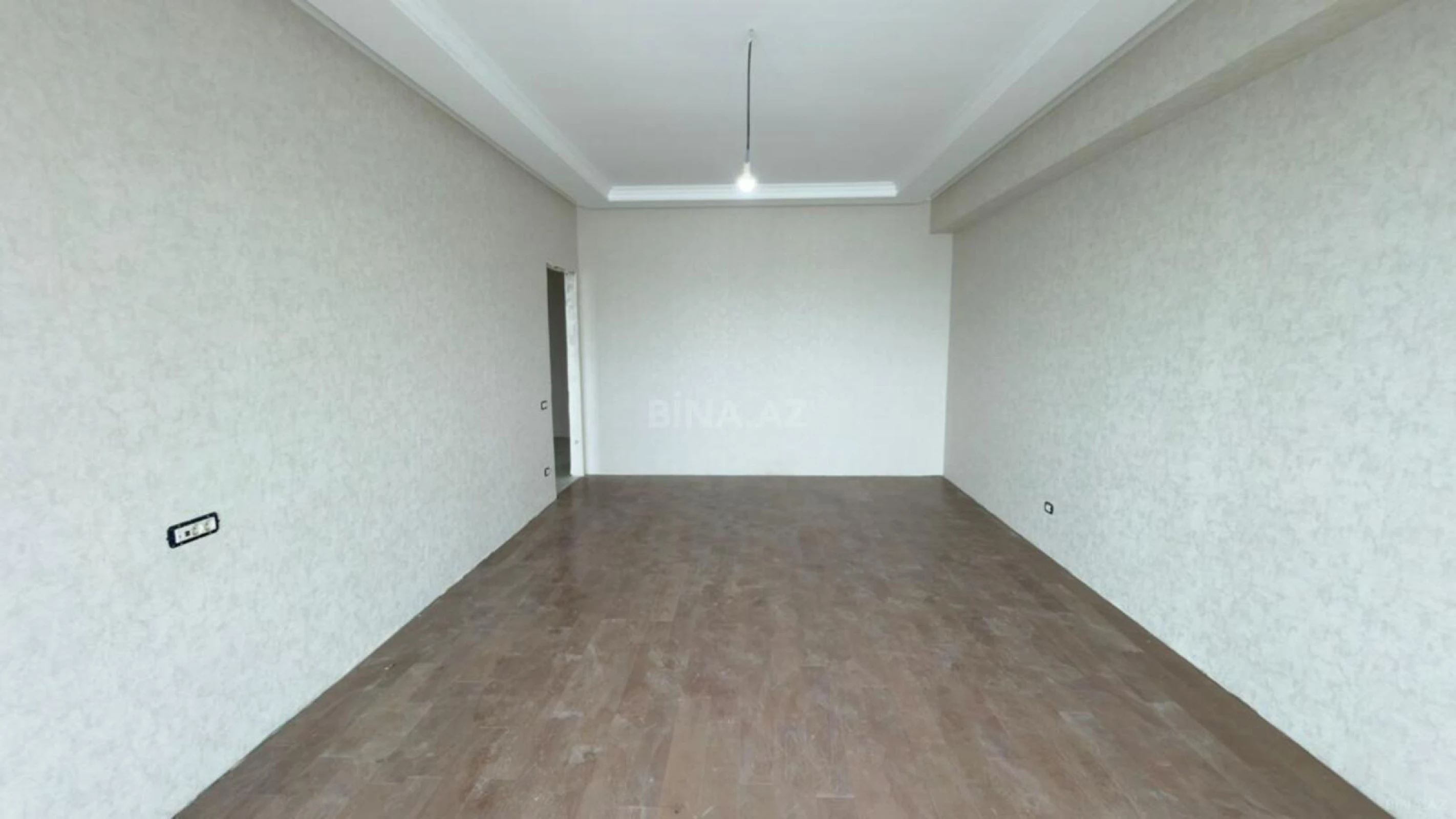 Satılır 4 otaqlı mənzil 121 m²