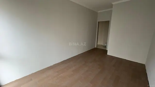 Satılır 4 otaqlı mənzil 121 m²