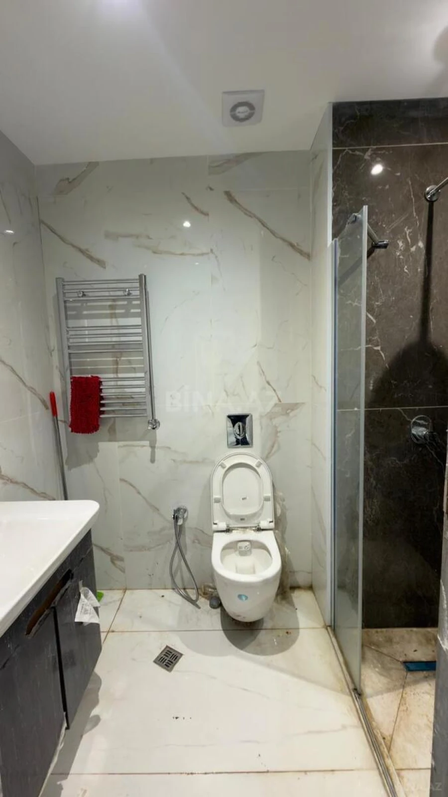 Satılır 4 otaqlı mənzil 121 m²