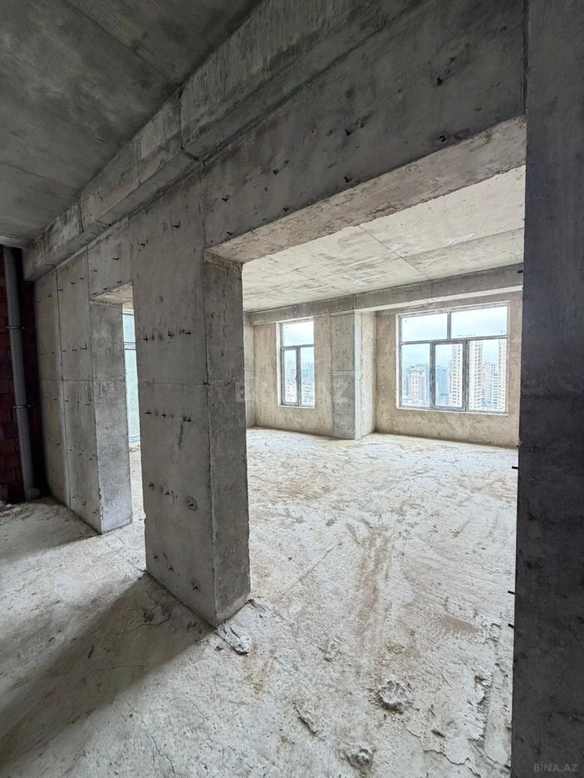 Satılır 3 otaqlı mənzil 147.9 m²