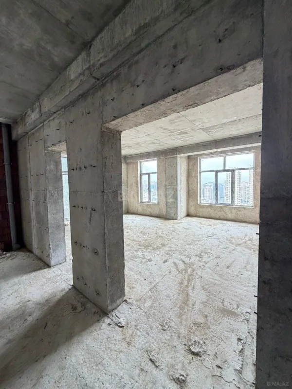 Satılır 3 otaqlı mənzil 147.9 m²
