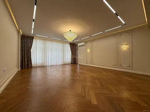 Satılır 4 otaqlı mənzil 240 m²