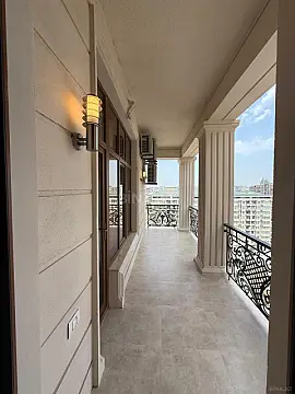 Satılır 4 otaqlı mənzil 240 m²