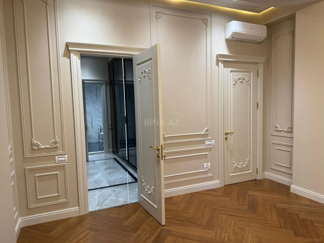 Satılır 4 otaqlı mənzil 240 m²