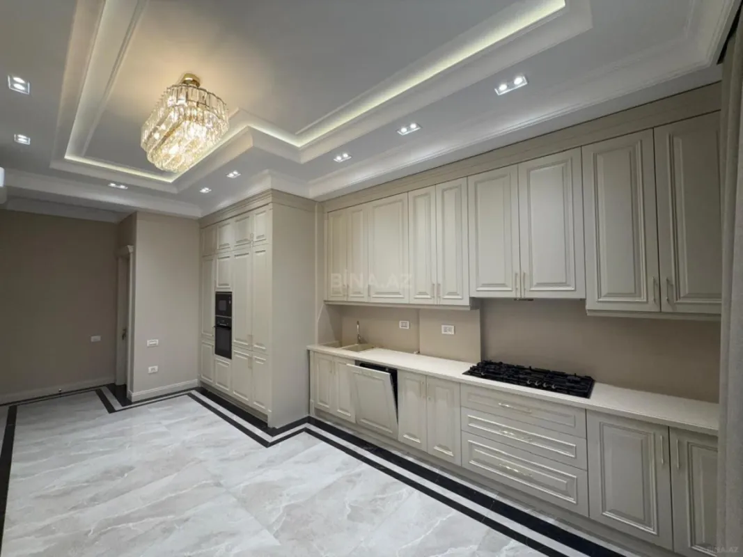 Satılır 4 otaqlı mənzil 240 m²