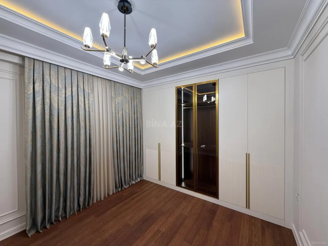 Satılır 4 otaqlı mənzil 179 m²