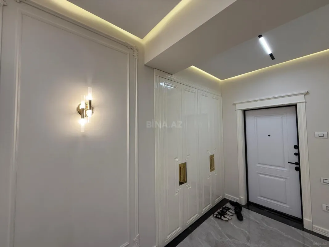 Satılır 4 otaqlı mənzil 179 m²