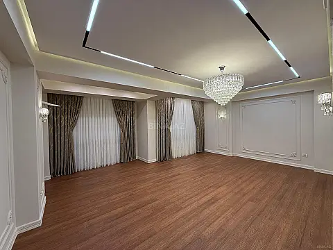 Satılır 4 otaqlı mənzil 179 m²