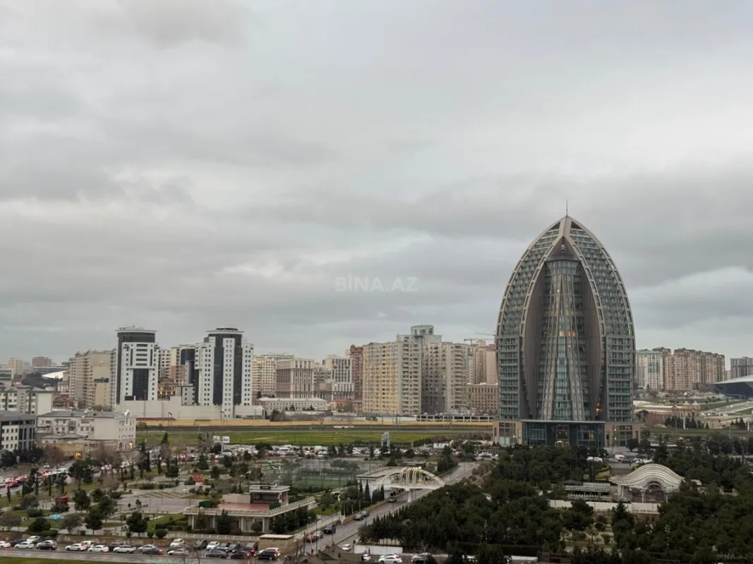 Satılır 4 otaqlı mənzil 179 m²