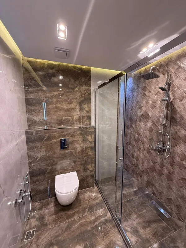 Satılır 4 otaqlı mənzil 179 m²
