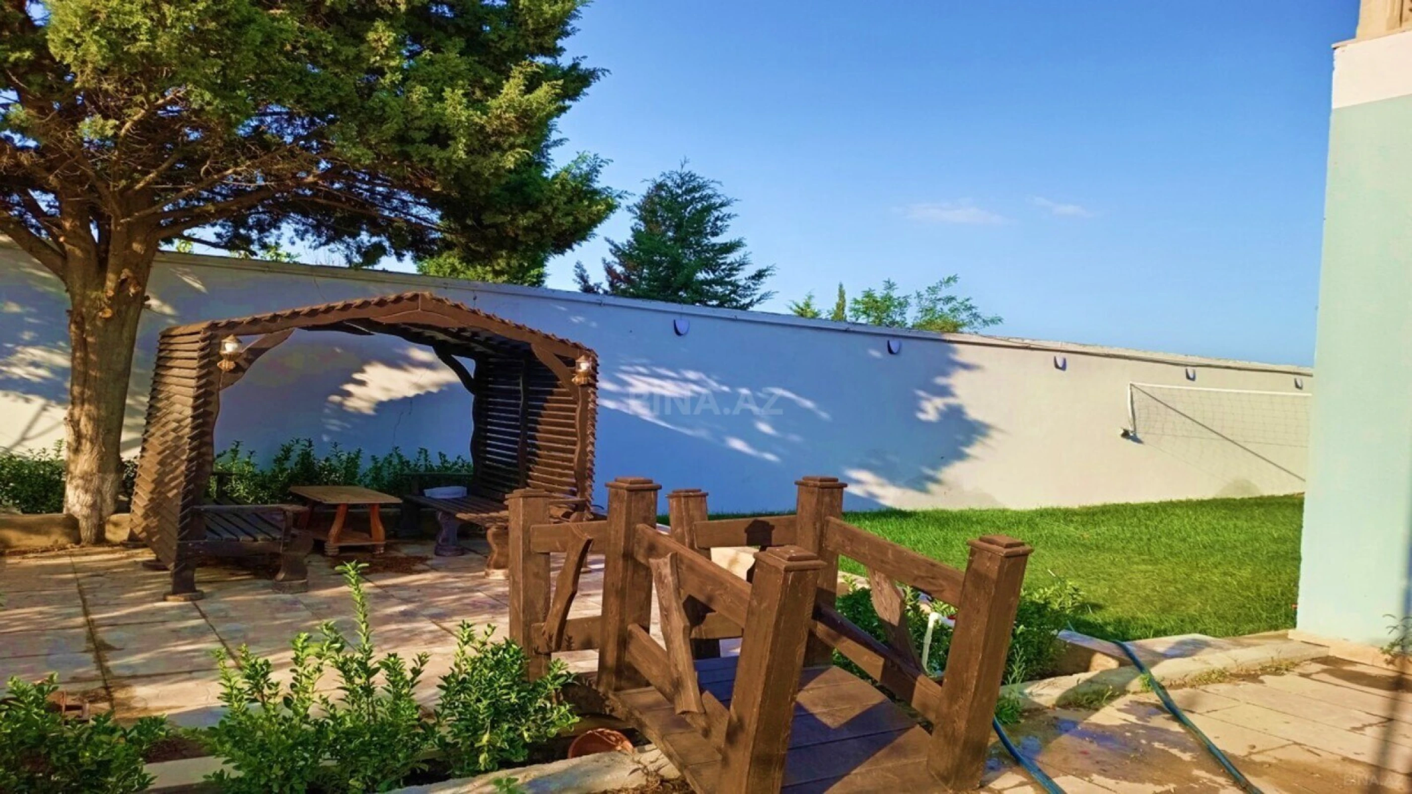 Satılır 5 otaqlı həyət evi 285 m²