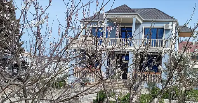 Satılır 5 otaqlı həyət evi 285 m²