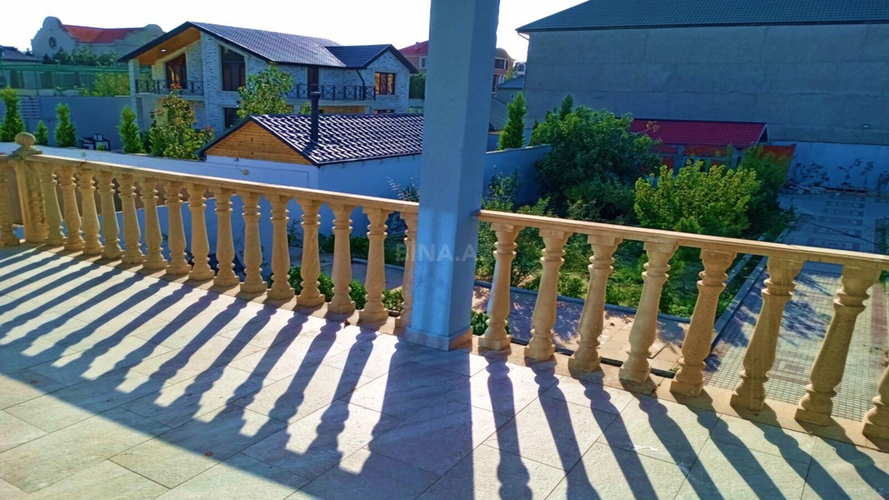 Satılır 5 otaqlı həyət evi 285 m²