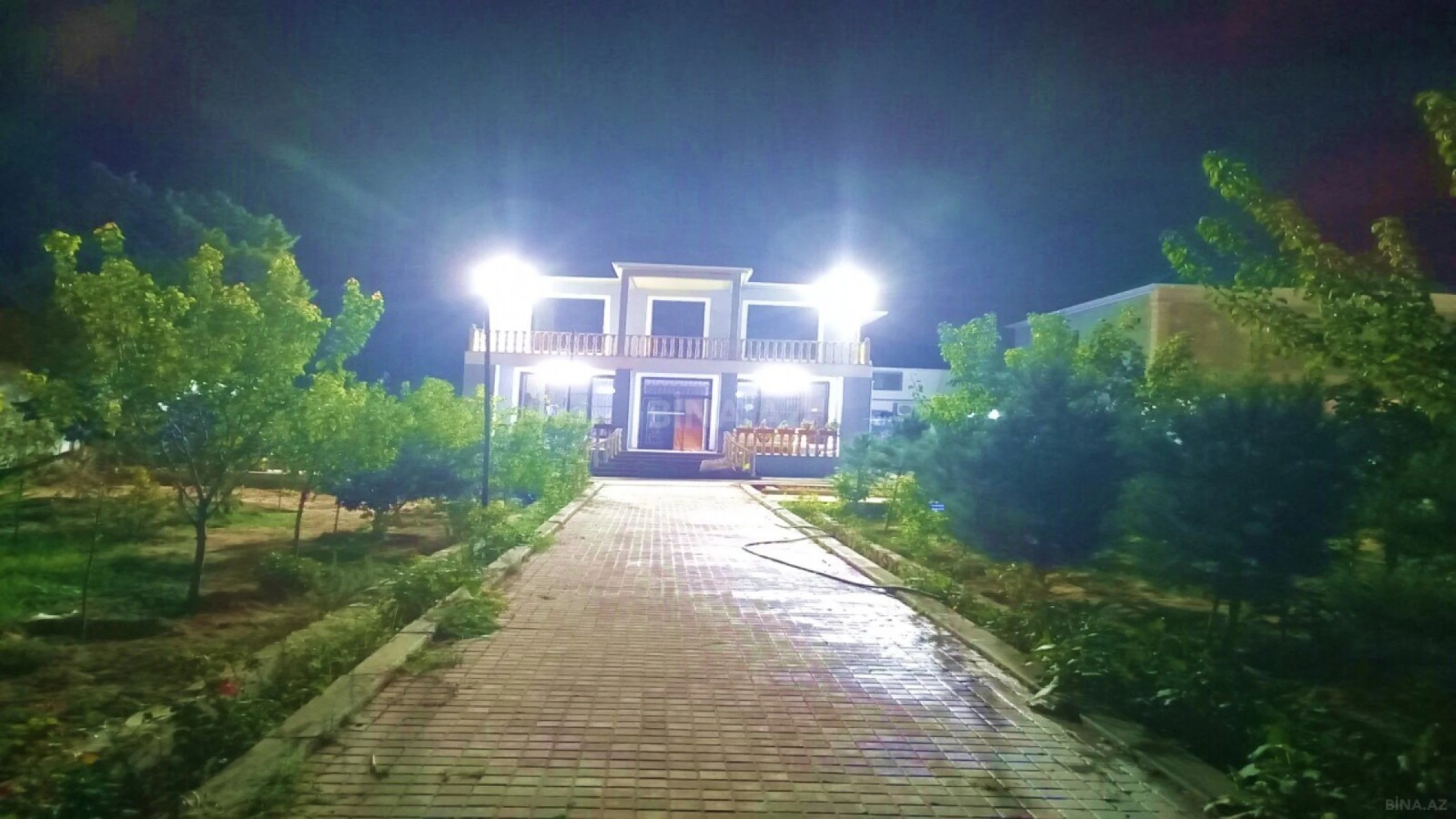 Satılır 5 otaqlı həyət evi 285 m²