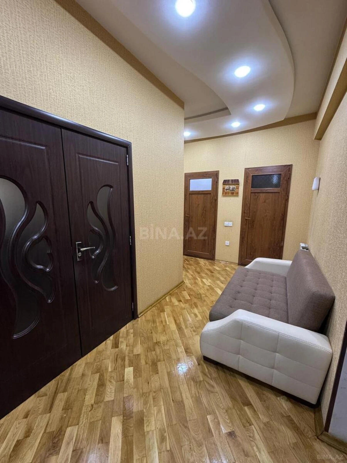 Kirayə verilir 2 otaqlı mənzil 100 m²