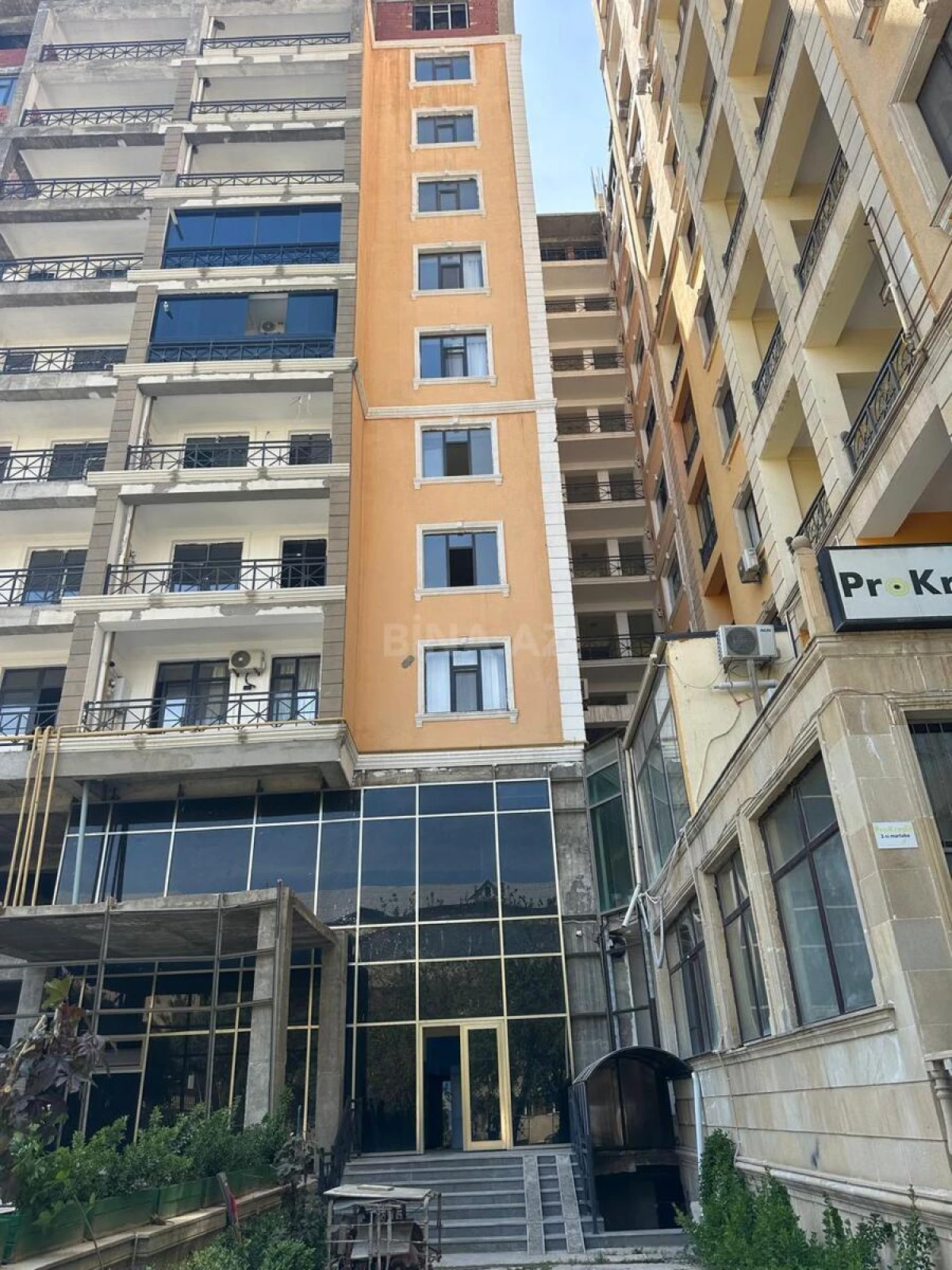 Satılır 3 otaqlı mənzil 142 m²