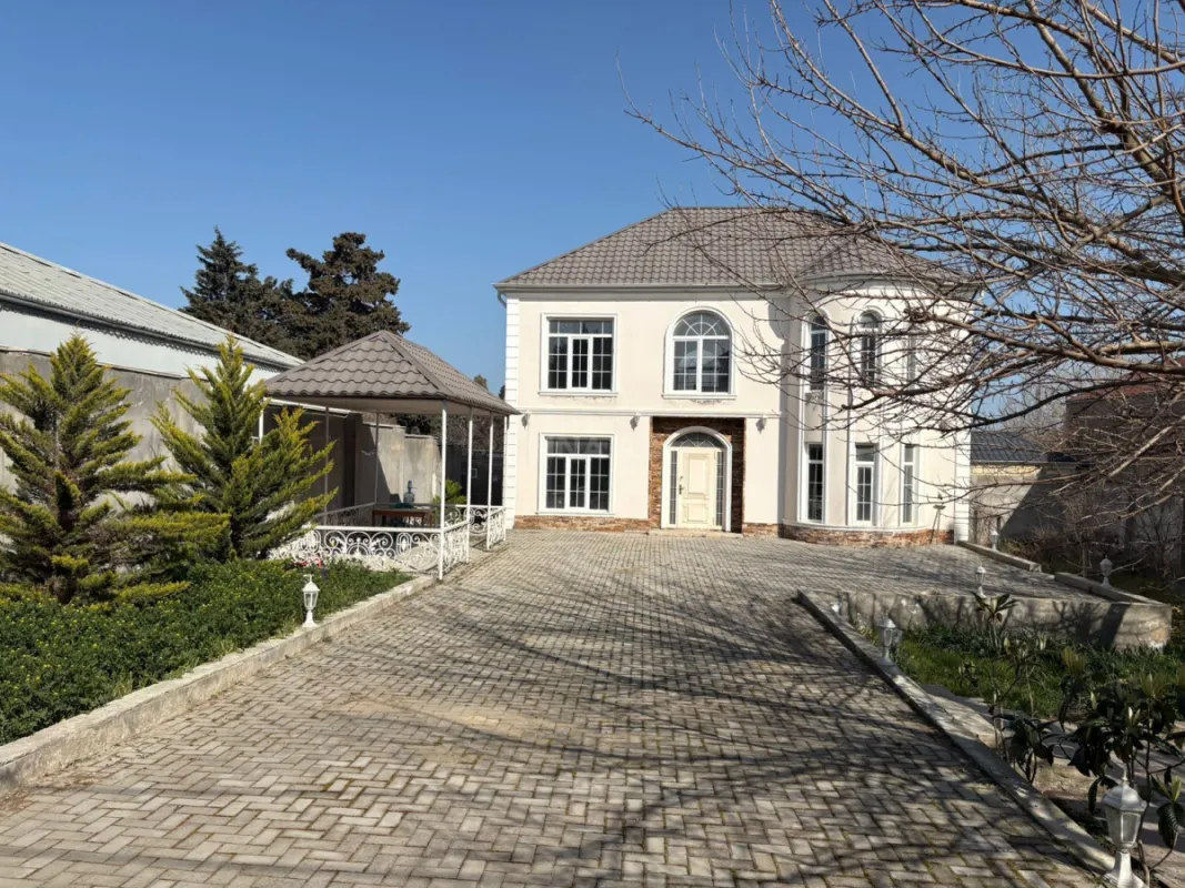 Satılır həyət evi 220 m²