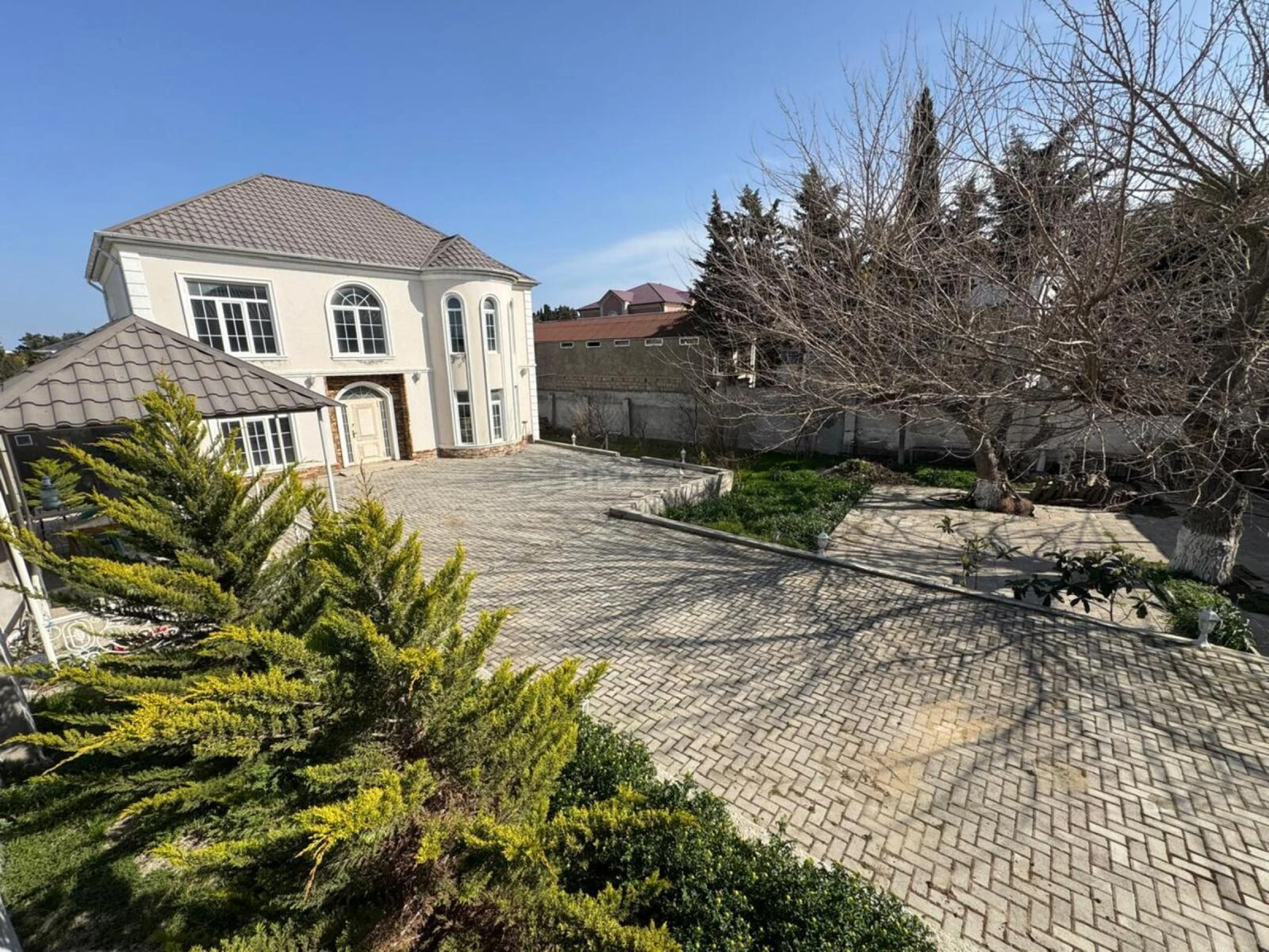 Satılır həyət evi 220 m²