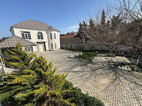 Satılır həyət evi 220 m²
