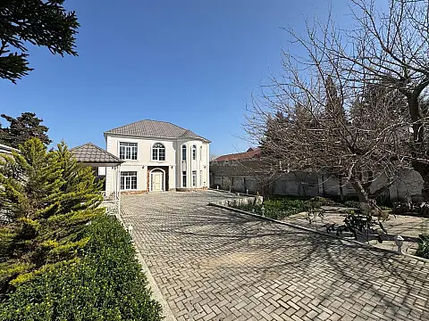 Satılır həyət evi 220 m²