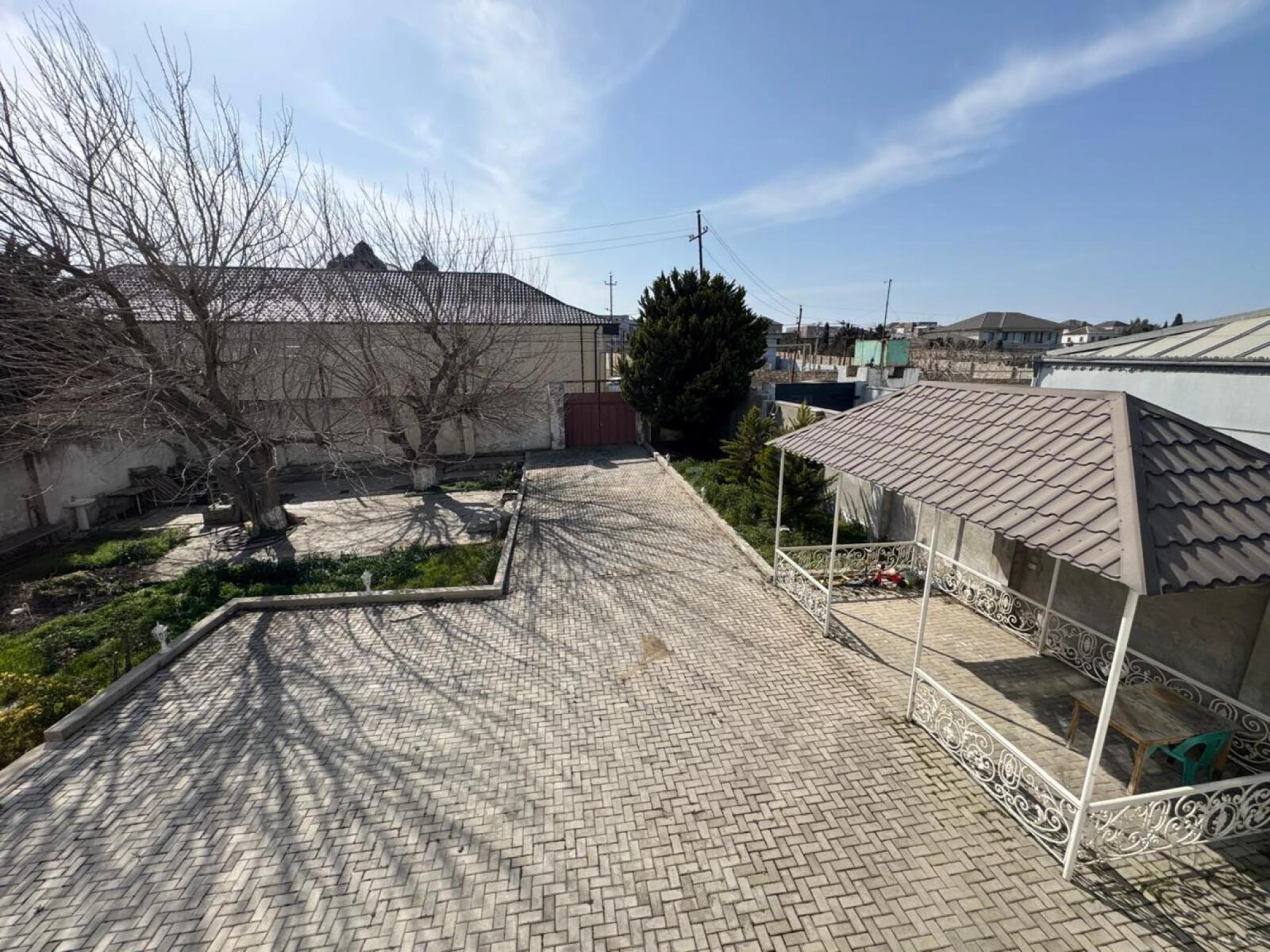 Satılır həyət evi 220 m²