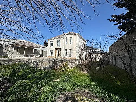 Satılır həyət evi 220 m²