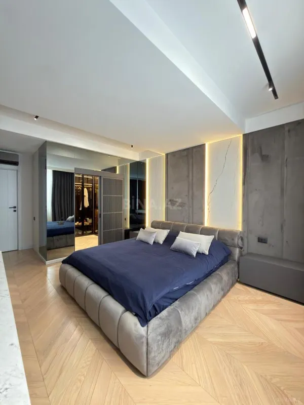 Satılır 3 otaqlı mənzil 135 m²