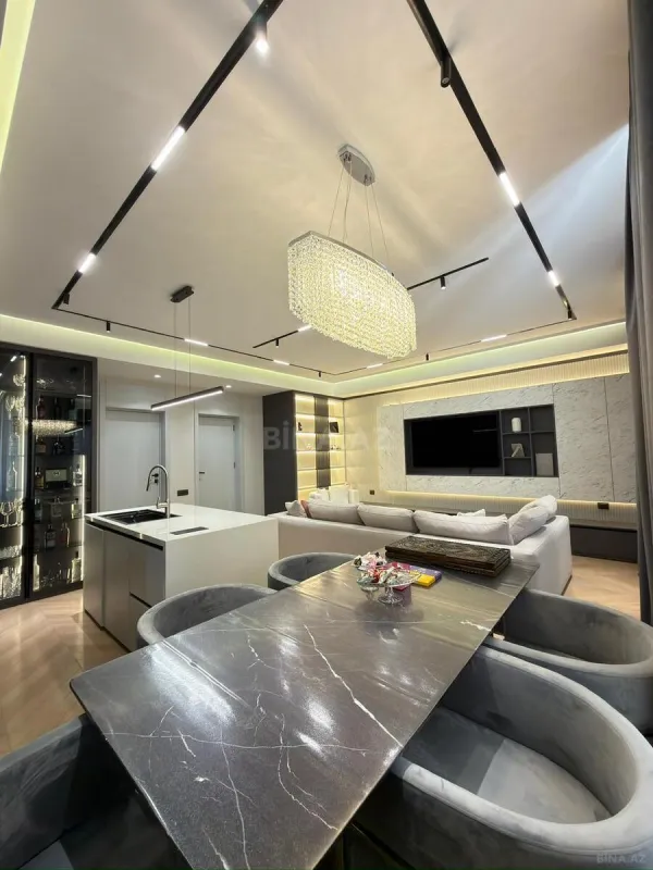 Satılır 3 otaqlı mənzil 135 m²