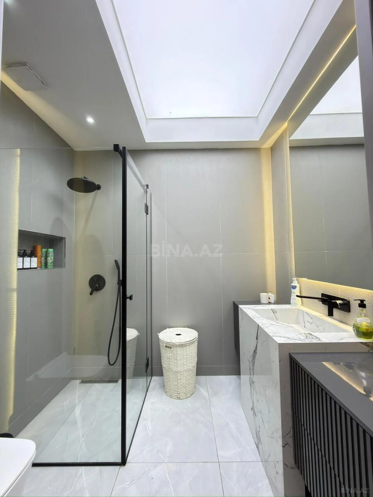 Satılır 3 otaqlı mənzil 135 m²