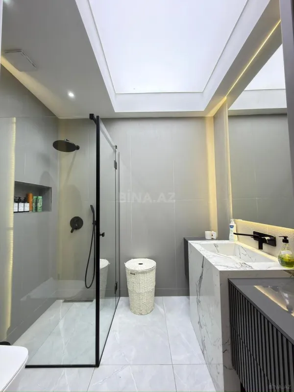 Satılır 3 otaqlı mənzil 135 m²