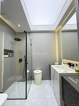 Satılır 3 otaqlı mənzil 135 m²