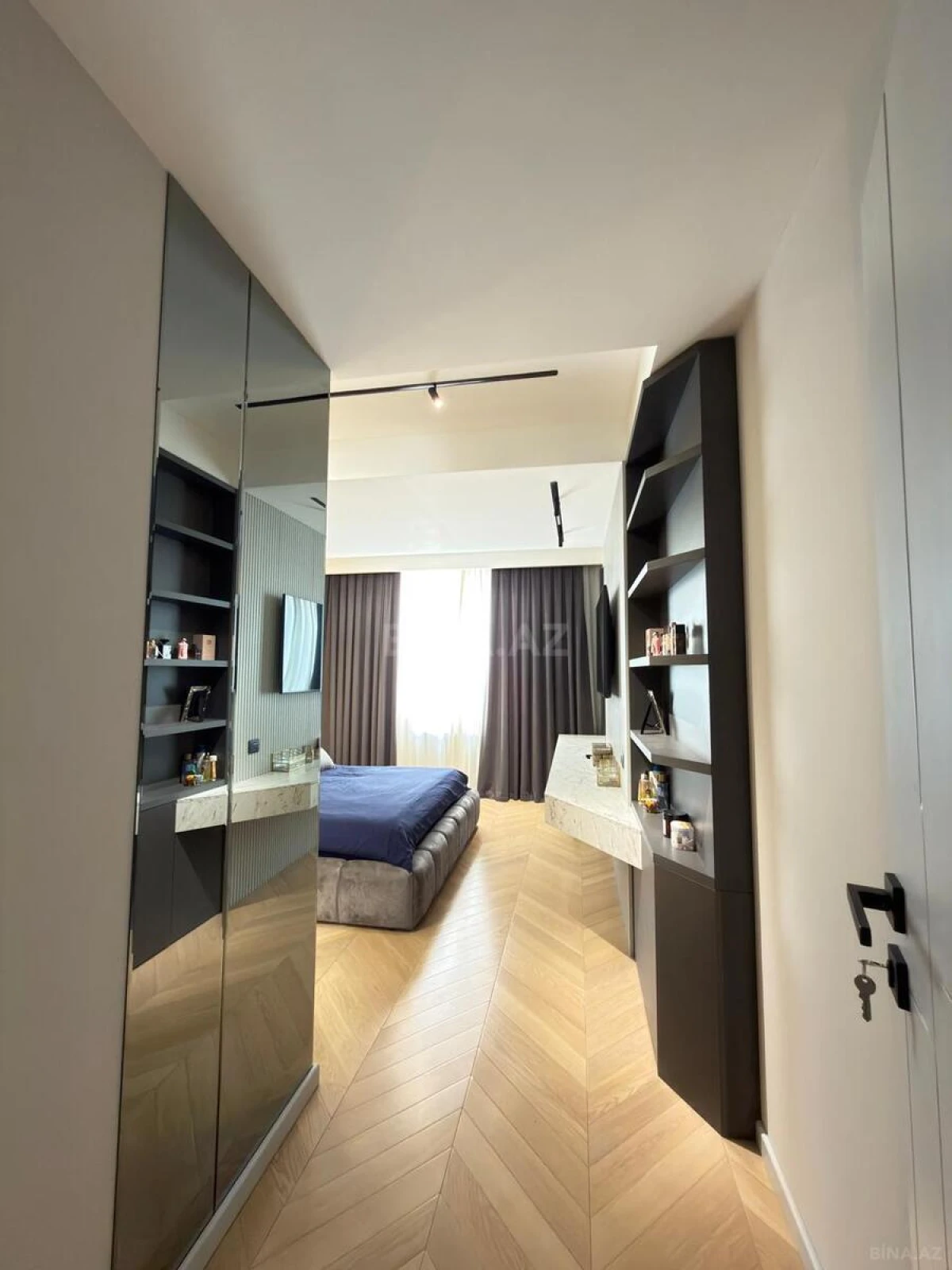 Satılır 3 otaqlı mənzil 135 m²