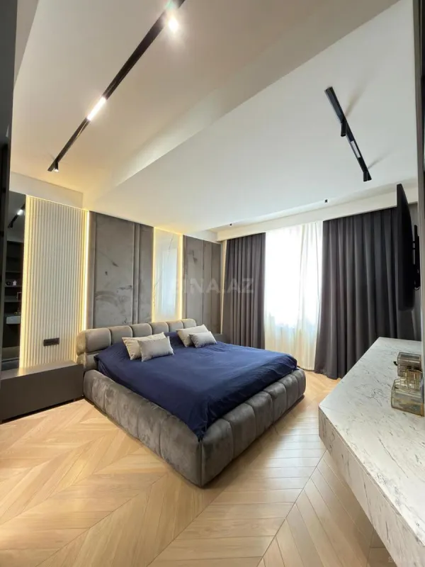 Satılır 3 otaqlı mənzil 135 m²