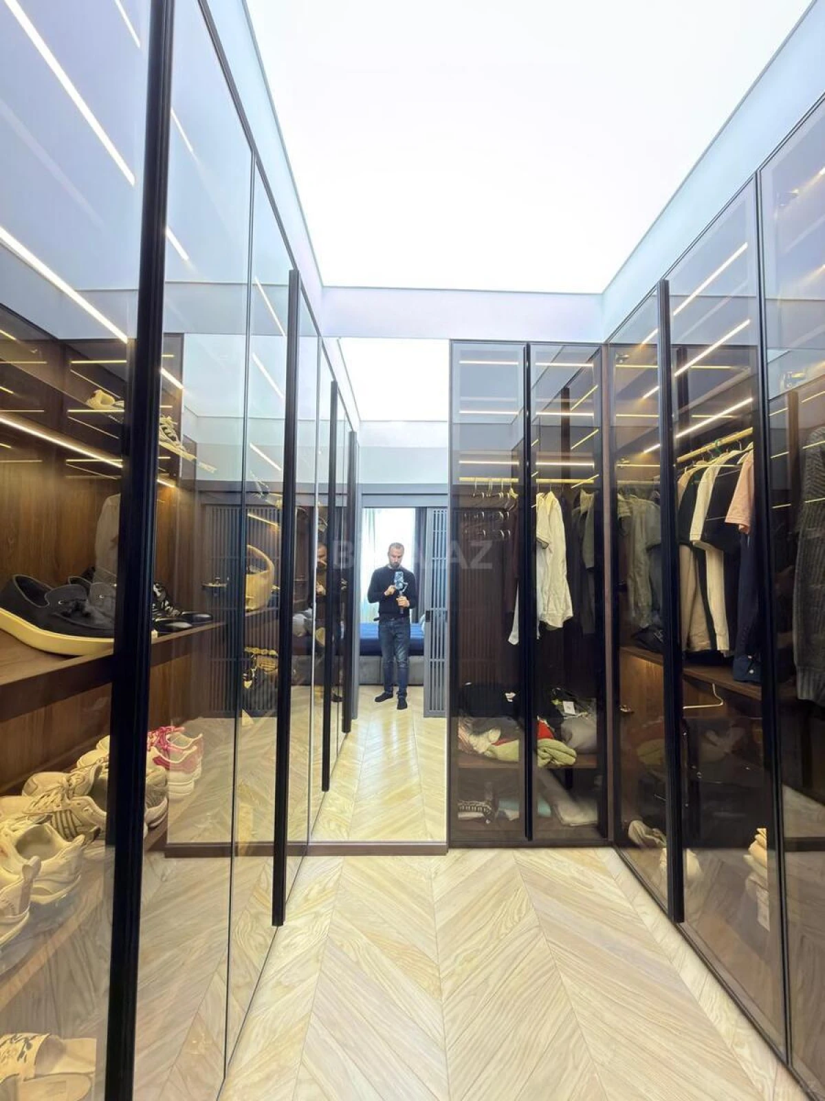 Satılır 3 otaqlı mənzil 135 m²