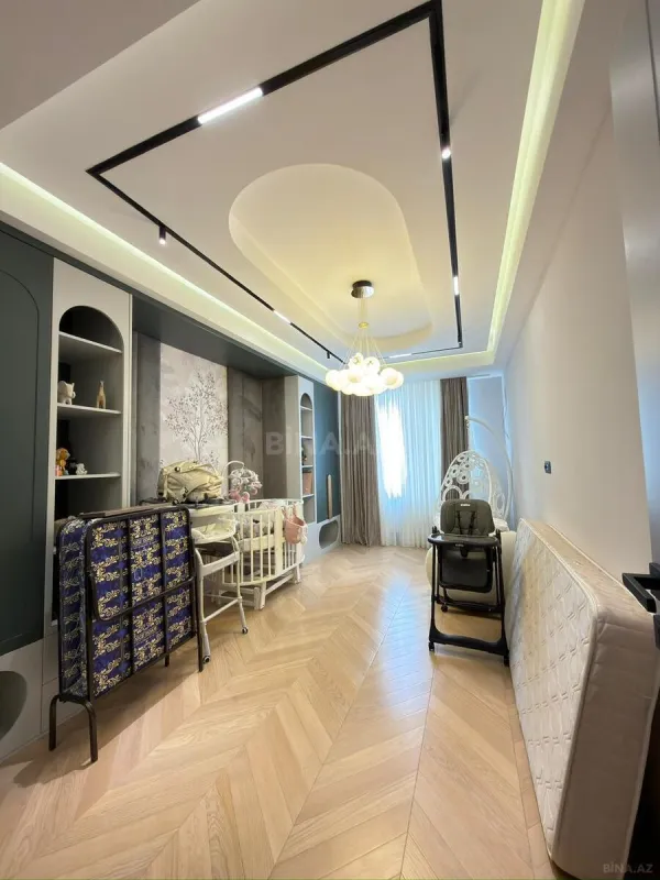 Satılır 3 otaqlı mənzil 135 m²