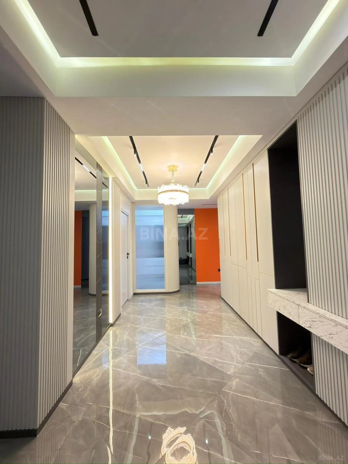 Satılır 3 otaqlı mənzil 135 m²