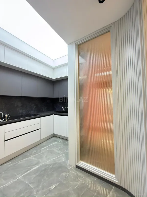 Satılır 3 otaqlı mənzil 135 m²