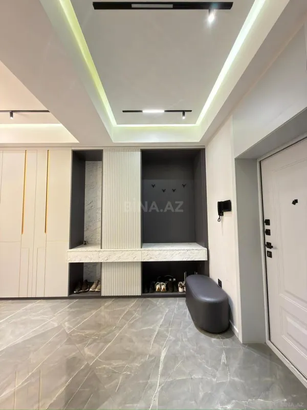 Satılır 3 otaqlı mənzil 135 m²