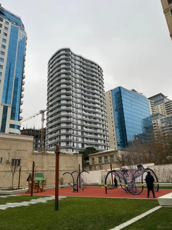 Satılır 4 otaqlı mənzil 162 m²