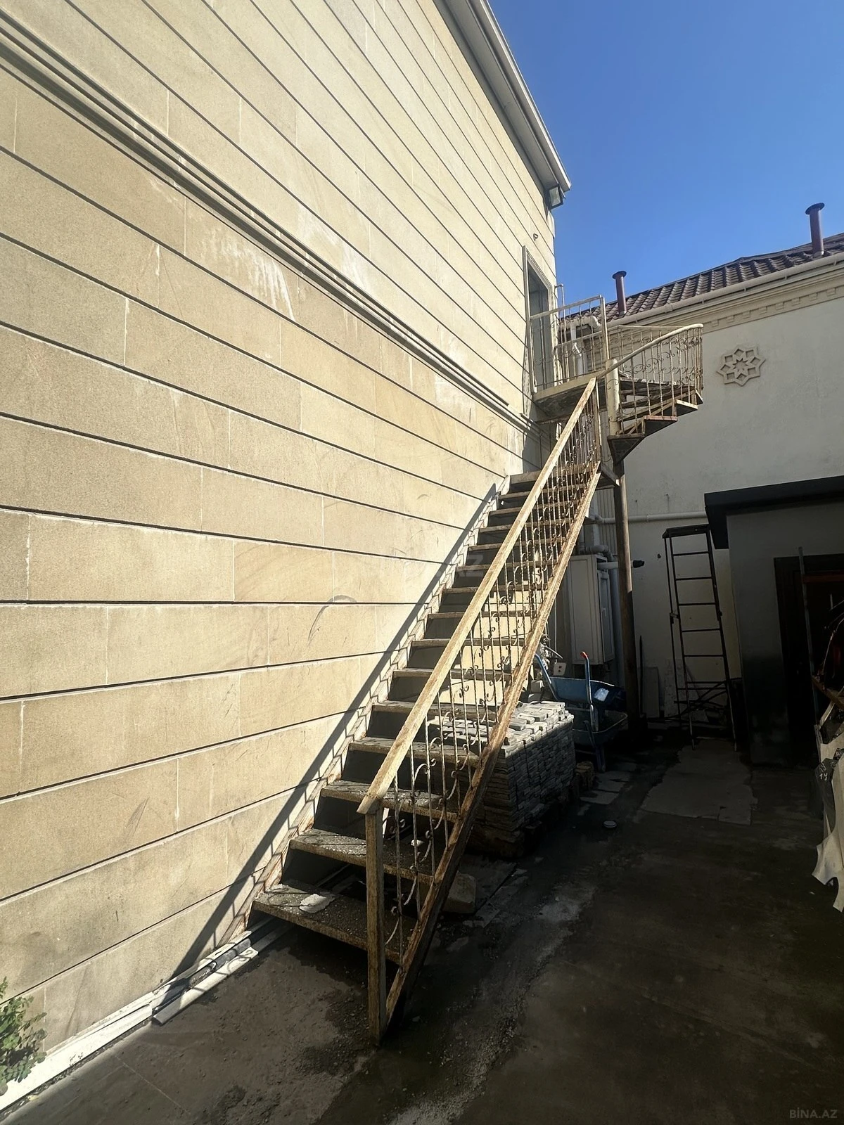 Kirayə verilir 2 otaqlı ofis 200 m²