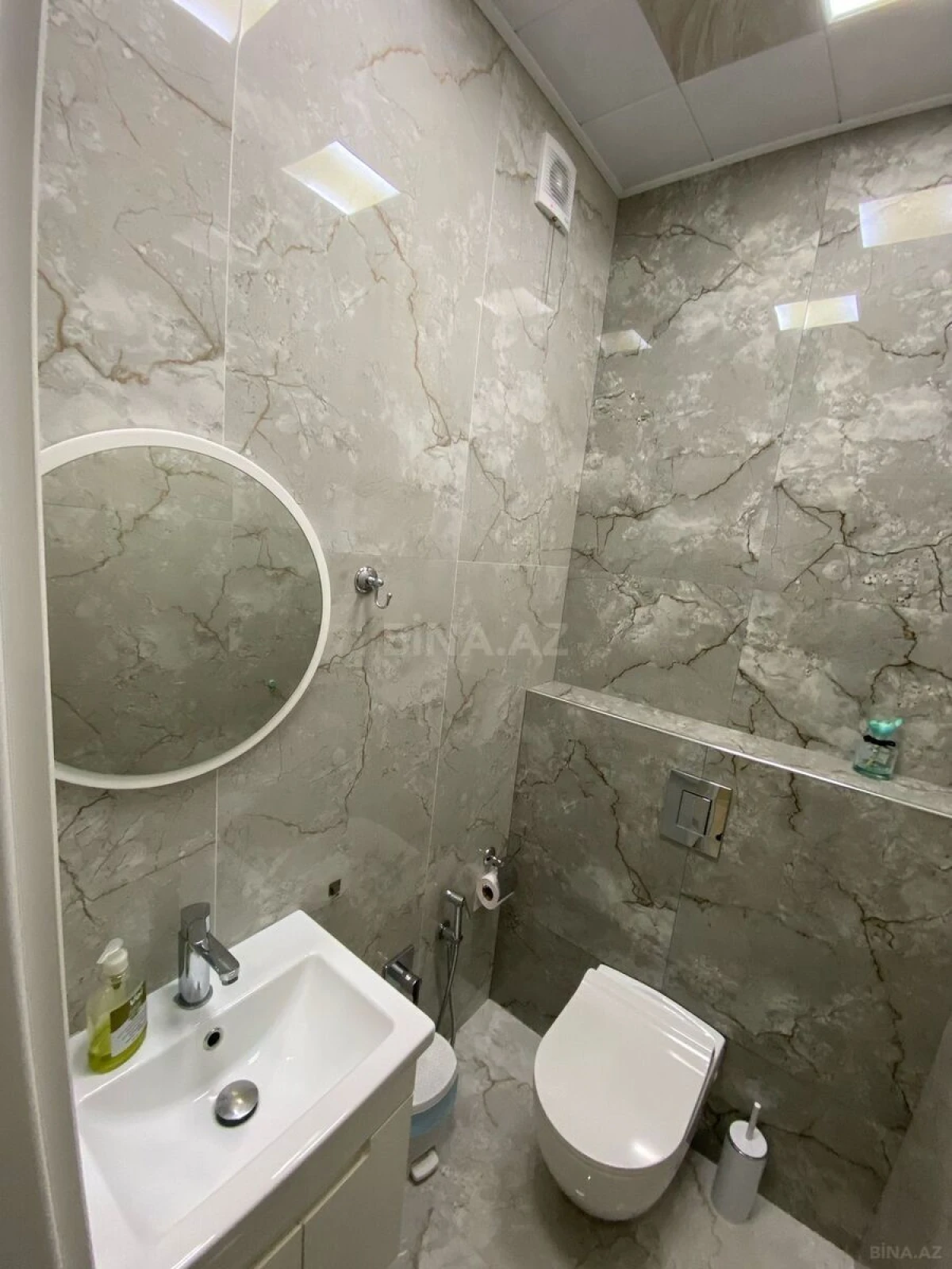 Kirayə verilir 2 otaqlı mənzil 90 m²