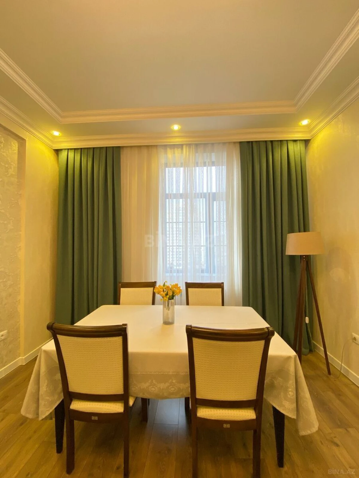 Kirayə verilir 2 otaqlı mənzil 90 m²